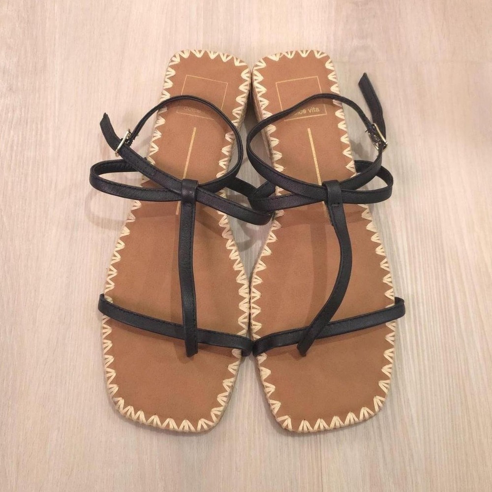 Dolce Vita Black leather sandals with beige zigzag stitching